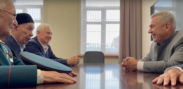 «Везде успеваете!»: ветераны Всемирного конгресса татар встретились с Миннихановым