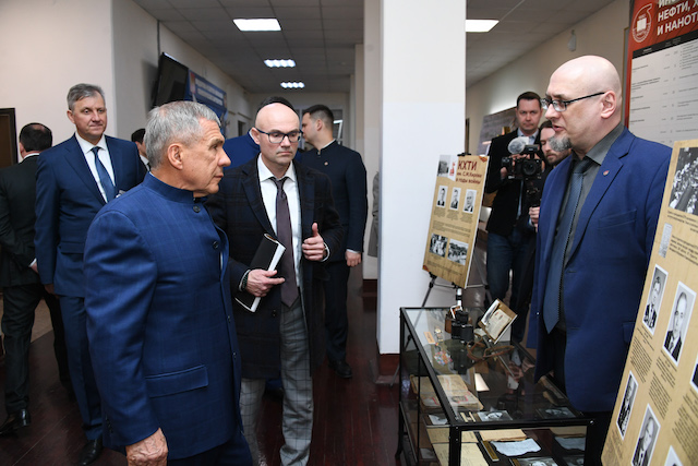 Рустам Минниханов лично оценил лаборатории КНИТУ