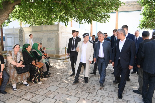 Минниханов: Навоийская область имеет развитую промышленность и сельское хозяйство