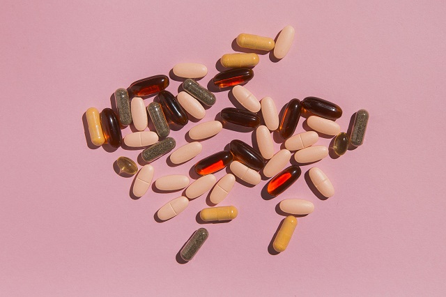 Гастроэнтеролог Бережная рассказала, кому нельзя пить витамины