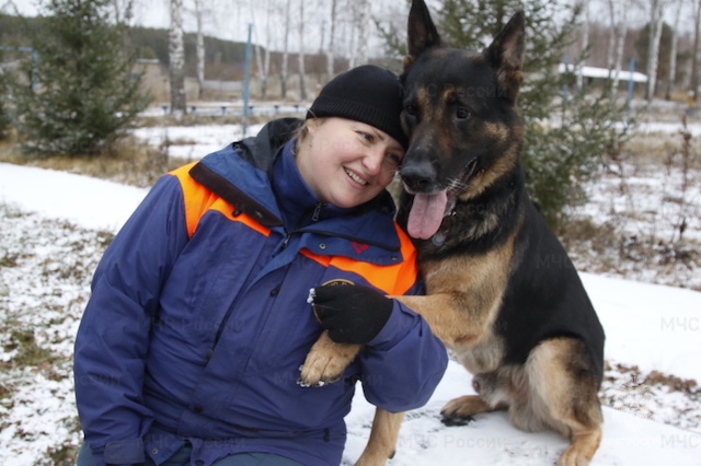 Спасатель из Татарстана Нина Сидорова стала лучшим кинологом МЧС России