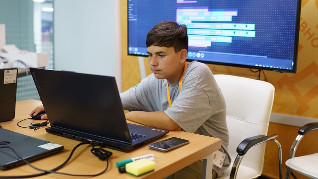 Восьмиклассник из Татарстана создал VR-симулятор для обучения виноградарей