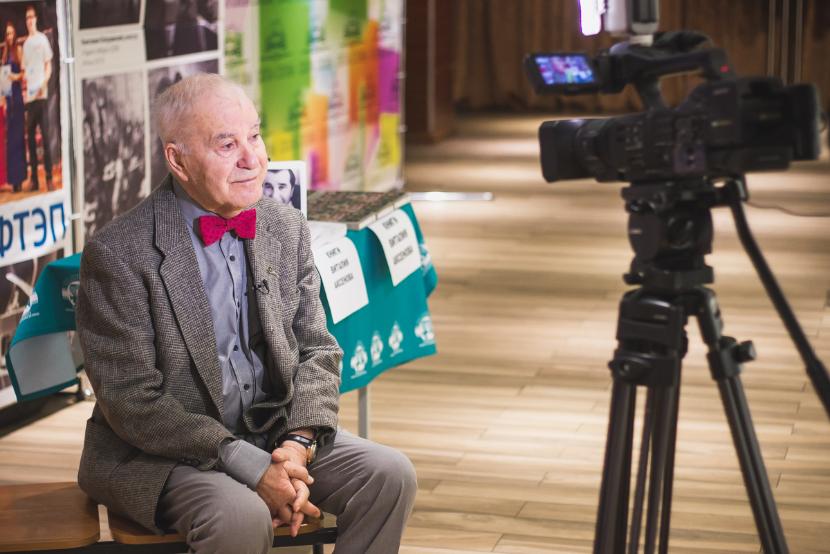 В Петербурге умер режиссер сериала «Улицы разбитых» фонарей Виталий Аксенов