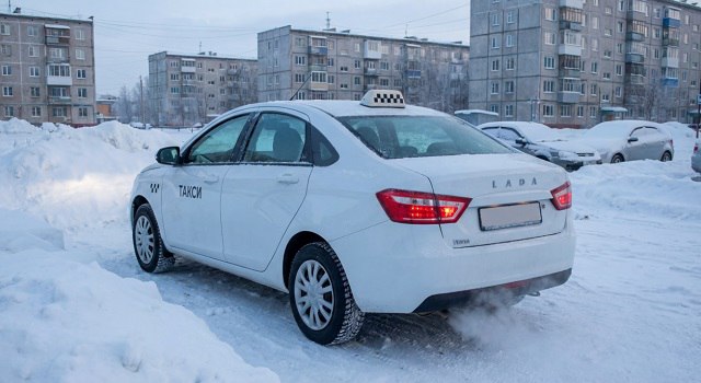 Путин избавил самозанятых таксистов от привязки к прописке