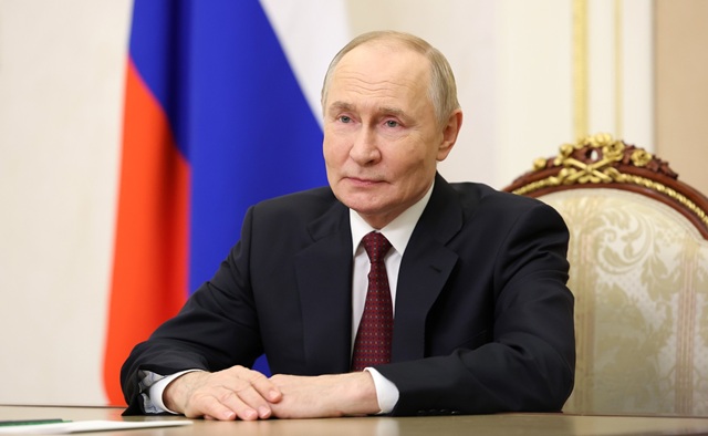 Путин в День учителя поблагодарил педагогов страны за непростой труд