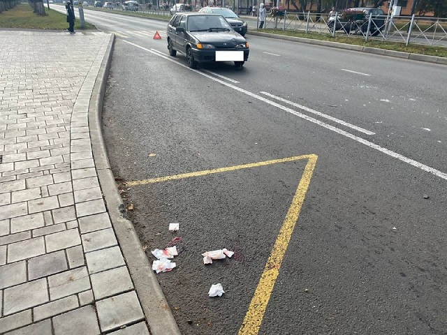 Момент наезда «ВАЗа» на 52-летнюю женщину в Нижнекамске зафиксировали камеры