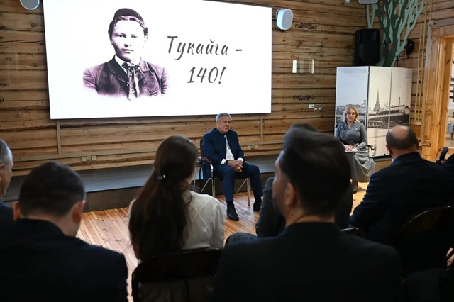 Минниханов почтил память Габдуллы Тукая в селе Новый Кырлай