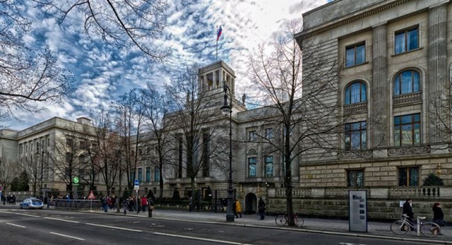 Тело российского дипломата обнаружили возле посольства в Берлине