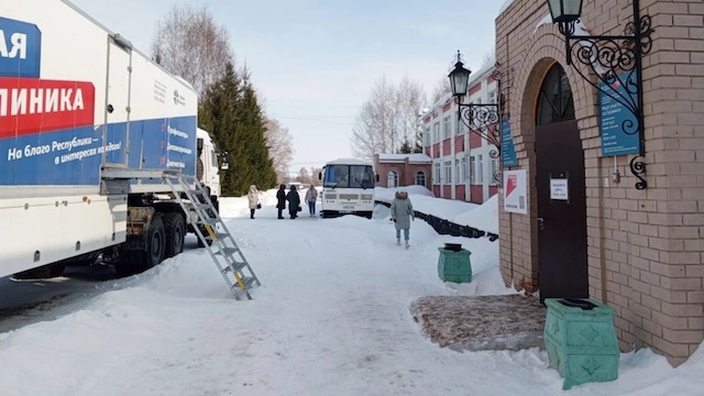 30 пациентов в день: мобильная поликлиника заработала в татарстанском селе Морты 