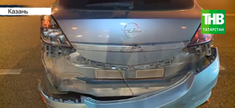 В Казани на пересечении улицы Бондаренко и проспекта Ямашева столкнулись Opel Astra и 46-й автобус (ВИДЕО)