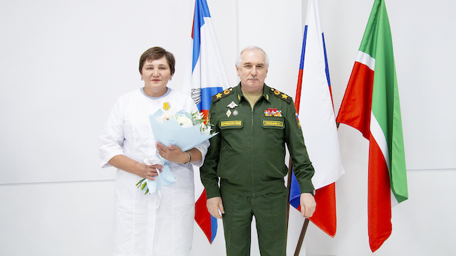 «Врачи – тоже наши защитники»: в военном госпитале Казани наградили бойцов и медиков