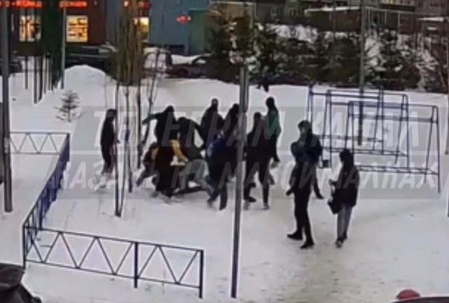 Стали известны личности напавших на отца с сыном подростков в Казани