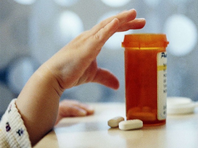 Съевшего мамины таблетки двухлетнего малыша доставили в КДМЦ Набережных Челнов