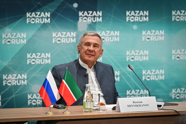 Минниханов провел заседание группы стратегического видения «Россия — исламский мир»