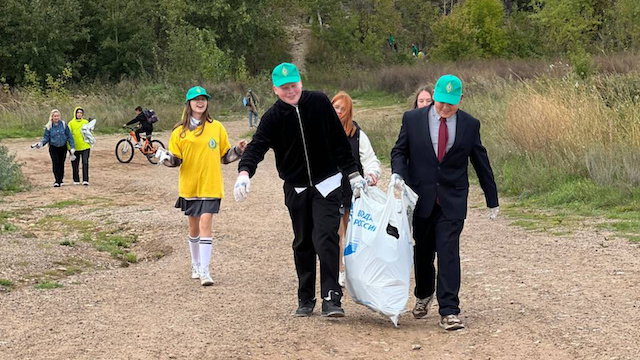 «Чистый берег»: жители Набережных Челнов убрали мусор с берегов Камы