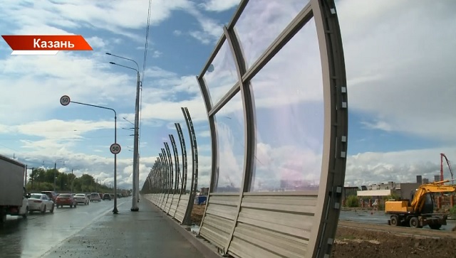 Вид на кремль сохранится: на Кировской дамбе начали устанавливать прозрачные шумозащитные экраны после жалоб казанцев