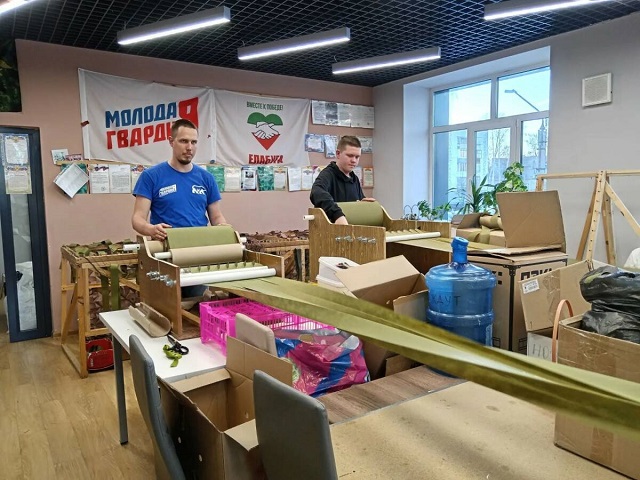 Студенты из Елабуги начали готовить ткани для маскировочных сетей