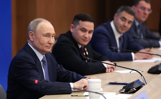 Владимир Путин назвал память о павших бойцах самым главным оружием Родины