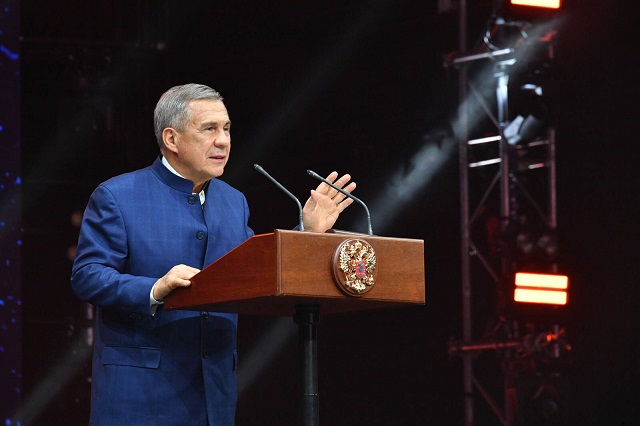 Минниханов поздравил жителей Татарстана с открытием трассы М-12