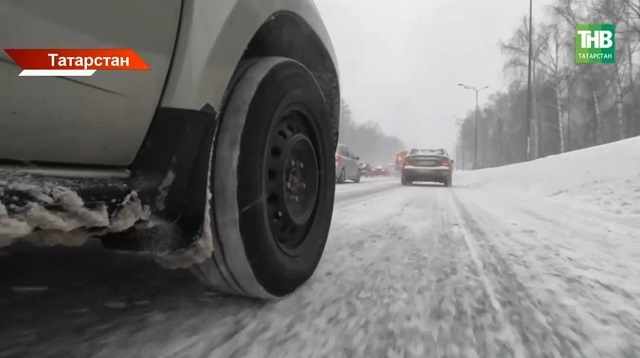 Пар или поломка: автоэксперт объяснил причину белого дыма из выхлопной трубы