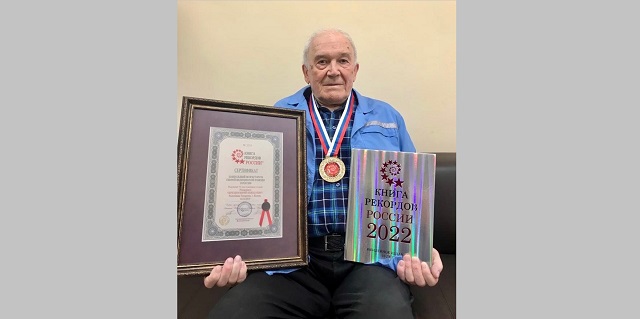 81-летний врач «скорой» Юрий Обрезков из Казани попал в Книгу рекордов России