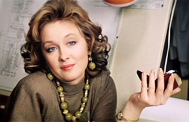 СМИ сообщили о серьезной травме, полученной актрисой Ларисой Удовиченко