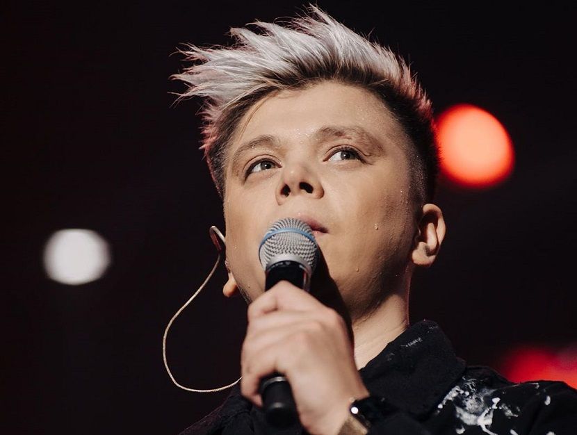 Житель Казани запустил акцию, чтобы пригласить Элвина Грея на юбилей бабули