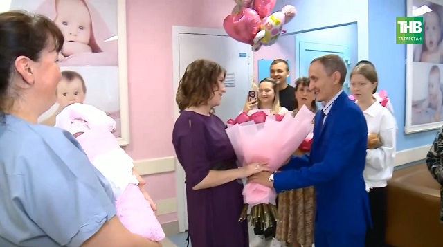 РКБ табиблары бөерендә зур шеш булган йөкле хатын-кызны һәм аның карынындагы баласын саклап калган