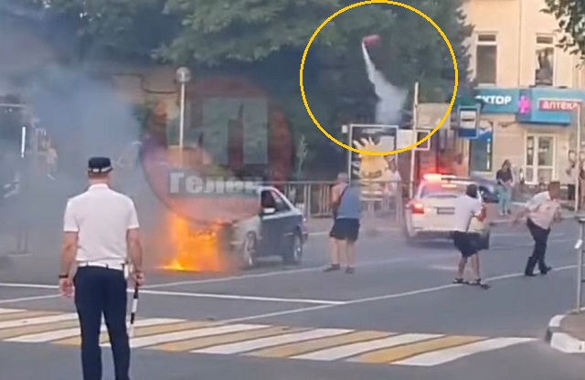 Огнетушитель взлетел на высоту девятиэтажного дома при попытке потушить BMW - видео