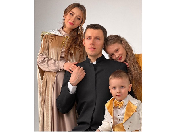 Зөлфия һәм Раил Шәмсуаровларны котлыйбыз!