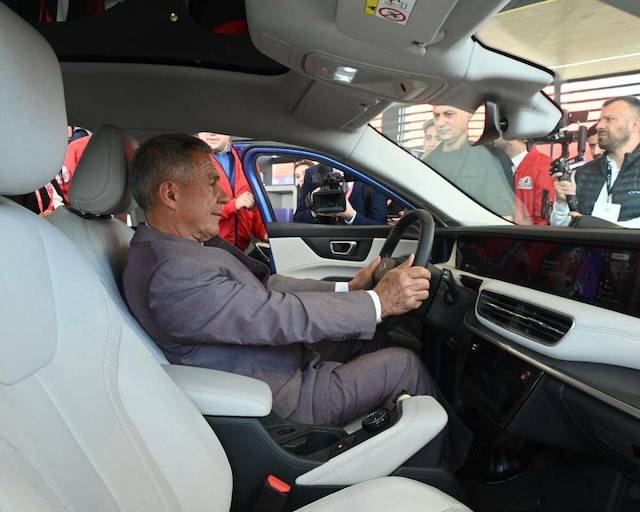 Минниханов посетил фестиваль авиации, космонавтики и технологий в Стамбуле