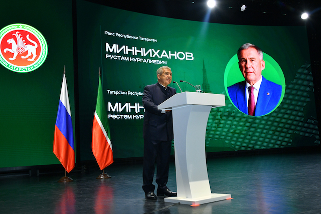 Минниханов: программа «Наш двор» должна идти совместно с ремонтом дорог и домов