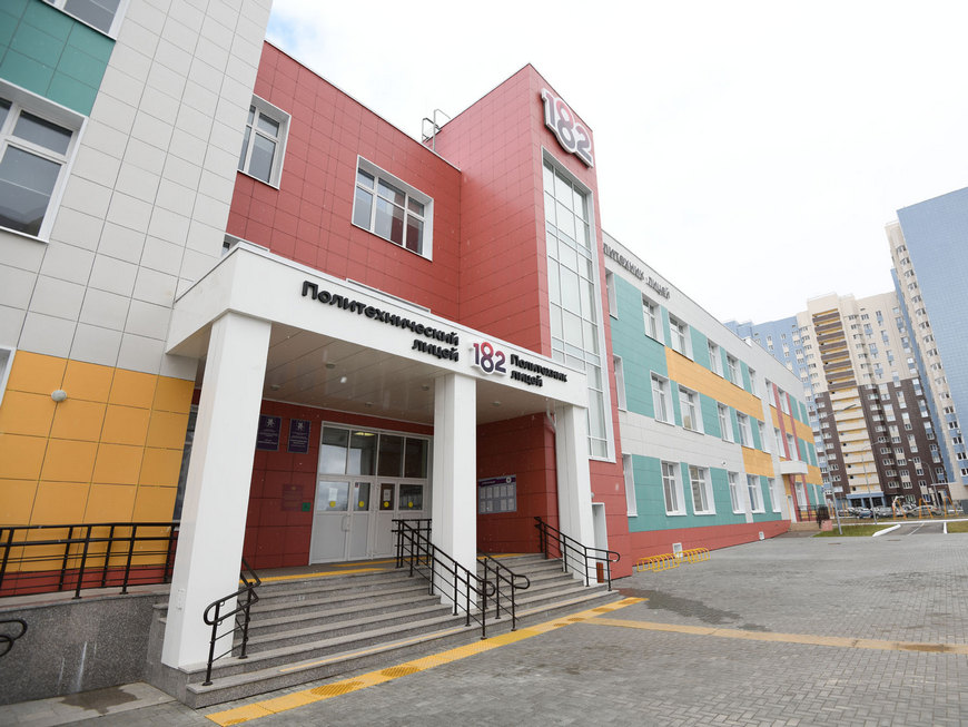 Власти Казани признали проблему с приемом первоклассников в «Салават Купере»