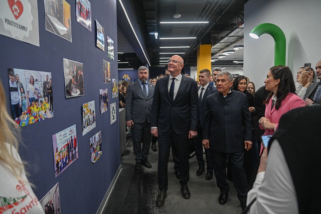 Чернышенко и Минниханов посетили ИТ-парк имени Башира Рамеева в Казани