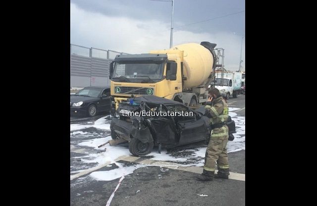 В массовой аварии на новой магистрали в Казани пострадали три авто
