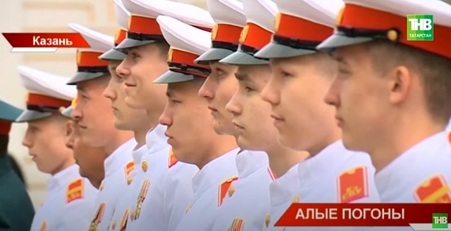 Выпускники Казанского суворовского училища рассказали, что для них значат «алые погоны»