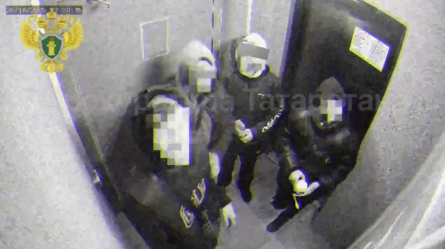 На подростков, разгромивших надземный переход в Казани, завели уголовное дело