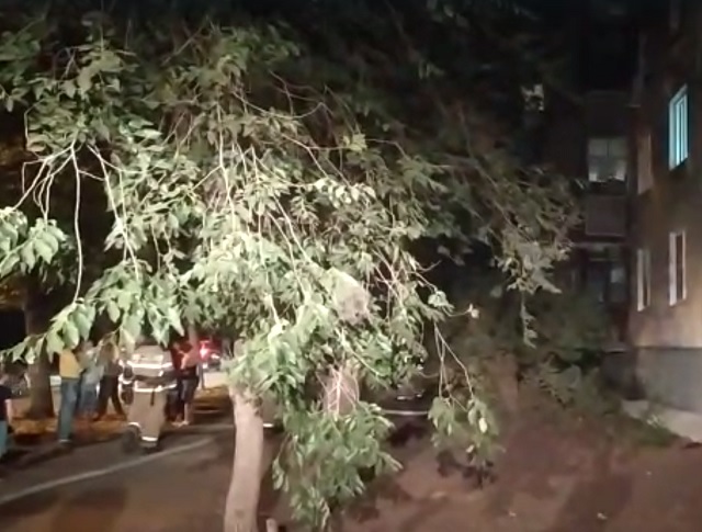 В Казани по вине пьяного мужчины вспыхнула девятиэтажка – видео