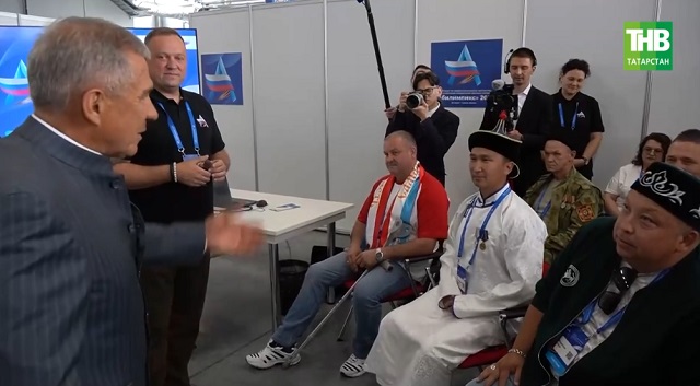 Рөстәм Миңнеханов "Казан Экспо"да "Абилимпикс" катнашучылары белән очрашты