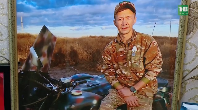 Под артиллерийским огнем на мотоцикле: подвиг Ильнура Хаертдинова, достойный звезды Героя