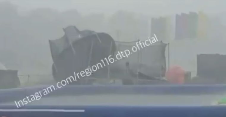 Видео: ураган снес столы и батуты на праздновании Сабантуя в Татарстане