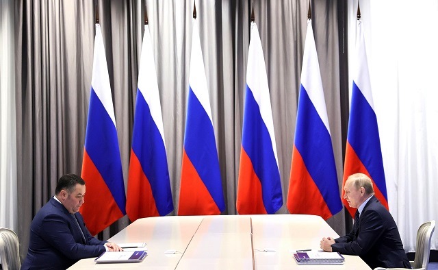 Путин потребовал не ослаблять внимание к ситуации с коронавирусом