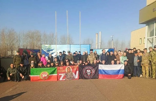 Из Нижнекамска 38 контрактников отправились на службу