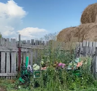 Татарстанда мәрхүмнәрне шәхси хуҗалык коймасына терәп җирләгәннәр