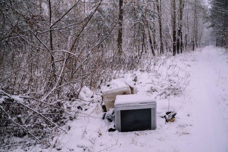 В Казани образовались незаконные снежные свалки (ВИДЕО)