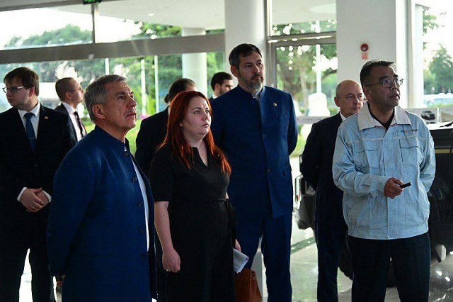 Минниханову показали производство Toyota в Чэнду