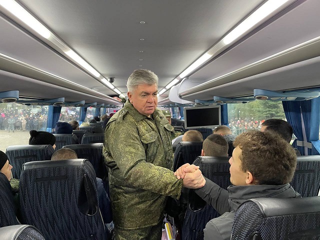 Третью группу мобилизованных из Набережных Челнов проводили на сборный пункт в Казань