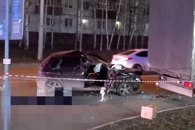 32-летняя пассажирка влетевшей в фуру «Лады» получила смертельные травмы в Казани