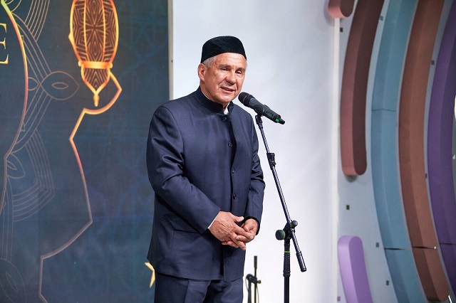 Рустам Минниханов поздравил мусульман с праздником Ураза-байрам