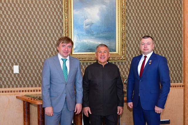 Минниханов провел встречу с руководителями «Движения первых» и Росмолодежи